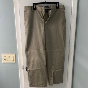 Izod Men's Tan Chinos Pants